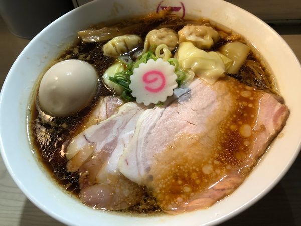 「特中華大1150円」@横浜中華そば 維新商店の写真