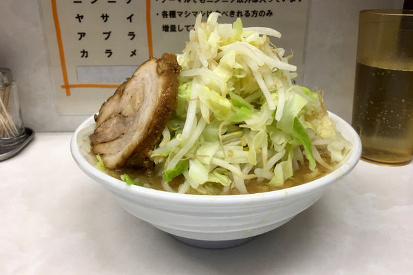 「ミニラーメン 800円(ヤサイ•ニンニク)」@魔人豚の写真