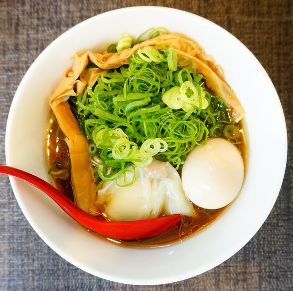 「味玉九条ねぎそば（醤油）」@麺屋かなでの写真