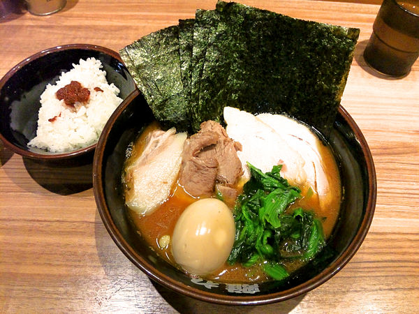 「特上離れ 並（普通）+ライス」@ラーメン武蔵家 HANAREの写真