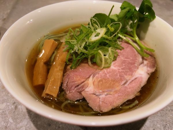 「イベリココンフィの醤油ラーメン」@BumBunBlauCafe with BeeHiveの写真