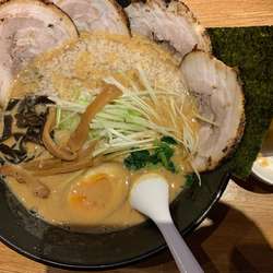 超濃厚豚骨醤油ラーメン(ﾁｬｰｼｭｰ煮卵)