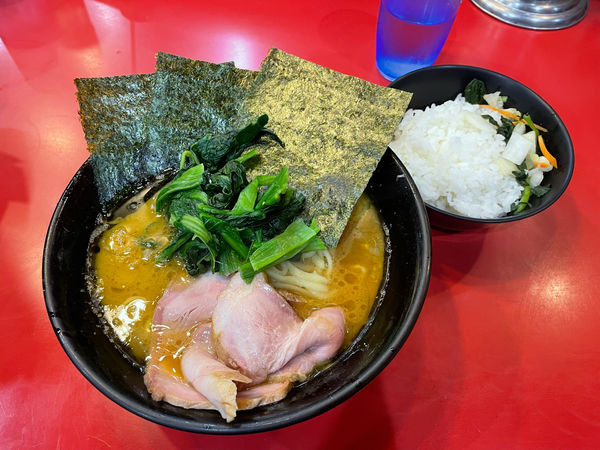 「ラーメン＋ライス」@家系総本山 ラーメン吉村家の写真