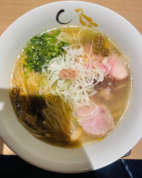 「煮豚塩そば 1350円」@SOBAHOUSE 金色不如帰 新宿御苑本店の写真