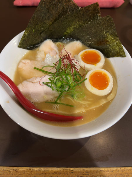 「特製濃厚鶏白湯ラーメン醤油大盛り(1000+100)」@SUPER RAMEN MAGICの写真