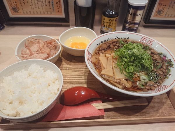 「尾道ラーメン＋卵かけご飯」@尾道ラーメン 八じゅう 蒲田本店の写真