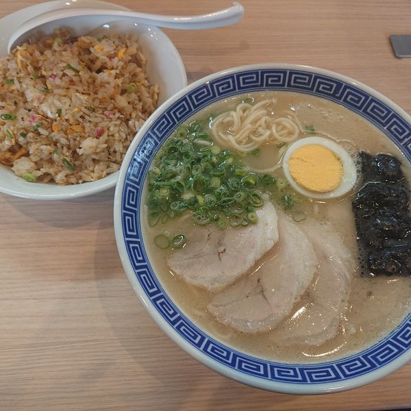 「ラーメンやきめしセット1350円」@三代目 沖食堂の写真