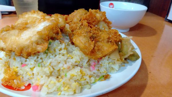 「#チキンチャーハン #968円 #スープ #55円」@ラーメン新世 本店の写真