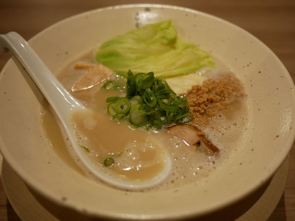 「濃熟鶏そば 中細麺」@鶏そば かぐら屋 西新宿店の写真