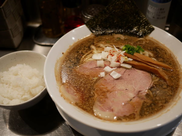 「背脂ジョニー＋小ライス」@麺屋 愛心 TOKYO 町屋店の写真