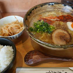 極しょうゆ 中盛＋サービスライス＋サービスナムル