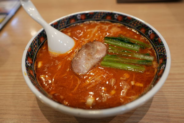 「担々麺 バリカタ＋激辛＋ライス＋サービス唐揚げ」@寿限無担々麺 上野店の写真