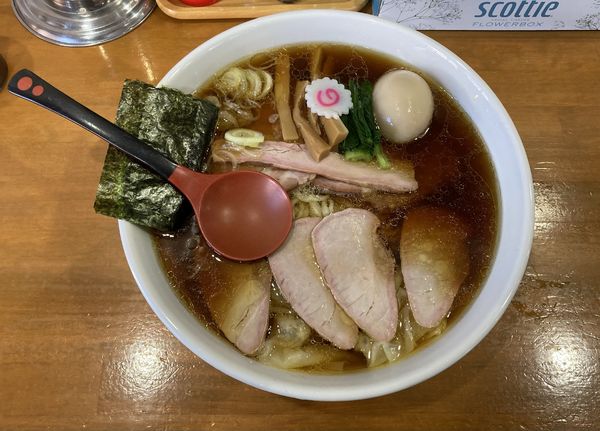 「焼豚ワンタン麺」@とら食堂 松戸分店の写真