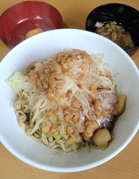 「汁なし+極旨アブラ､生卵」@たかふじの写真