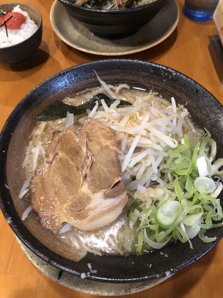 「もやしらーめん　大盛り」@らあ麺 やったる 新宿店の写真