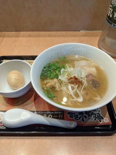 「真鯛と蛤の塩そば 金色不如帰＋とろ〜り半熟味玉」@らあめん花月嵐 福生店の写真