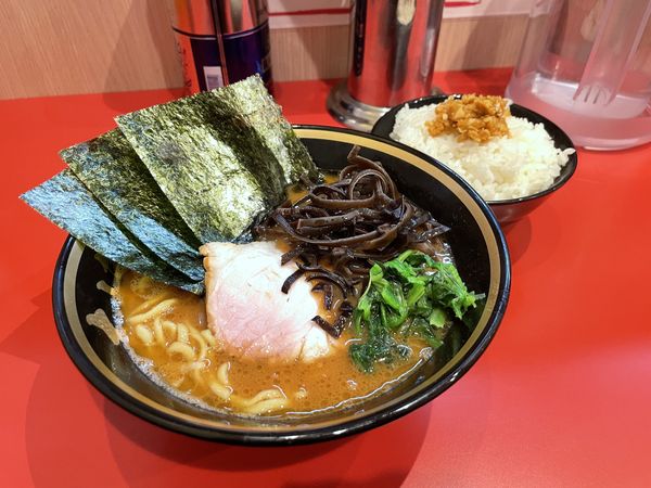 「ラーメン小＋ライス」@横浜家系ラーメン 大﨑家の写真