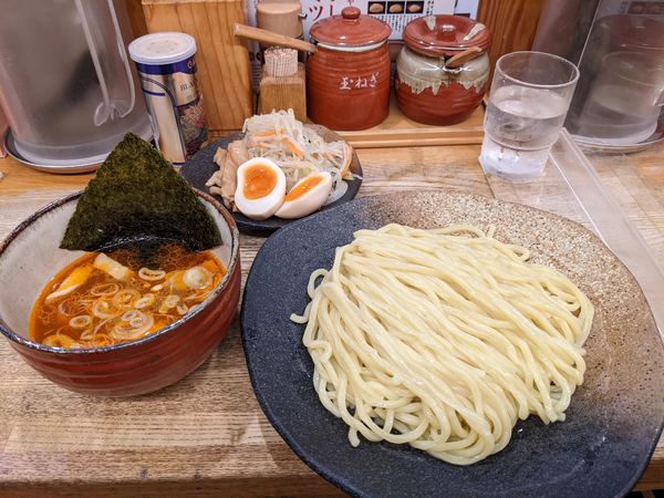 「辛味つけ麺中盛＋3点盛り」@つけ麺屋 やすべえ 新宿店の写真