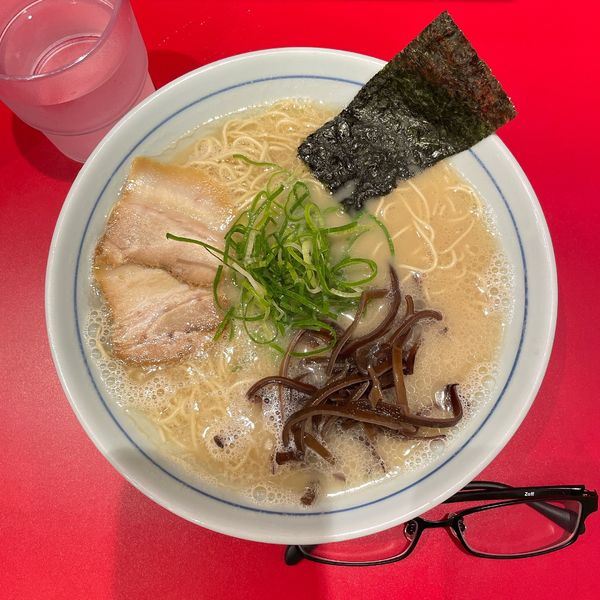 「本場 博多ラーメン」@本場博多ラーメン せまかっちゃん 神田店の写真