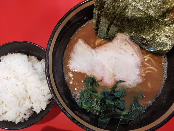 「ラーメン790円+ライス100円」@横浜家系ラーメン 大﨑家の写真