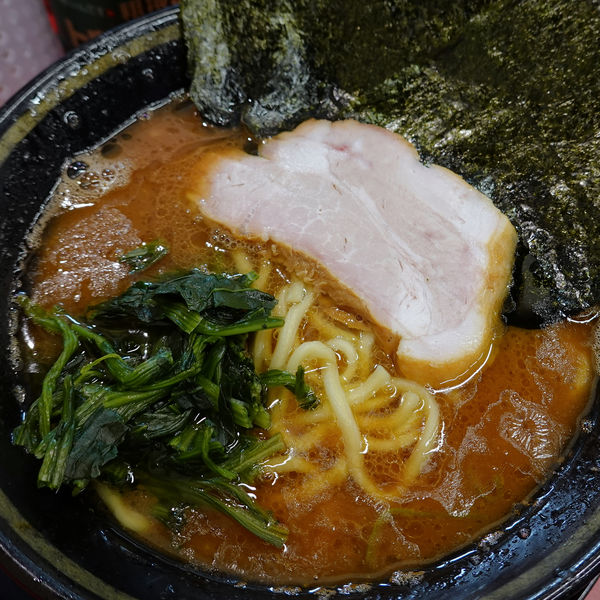 「ラーメン 750円（硬い・濃い）」@IEKEI_TOKYO 王道家直系の写真