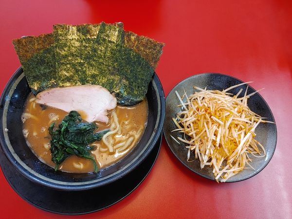 「ネギラーメン950円」@家系ラーメン 王道家の写真
