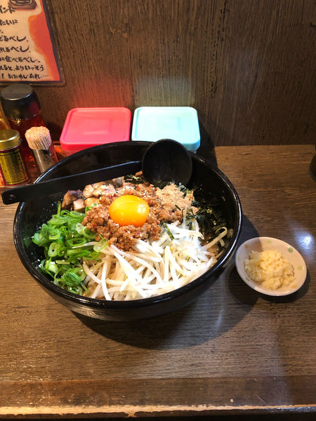 「まぜそば+サイコロチャーシュー(にんにく)(1040円)」@麺工房 いなせの写真
