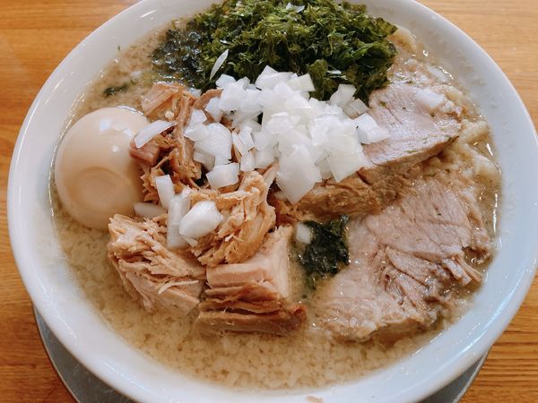 「特製中華そば＋ほぐし豚」@中華そば136の写真