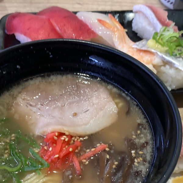 「博多だるま監修　博多とんこつラーメン」@かっぱ寿司 三鷹店の写真