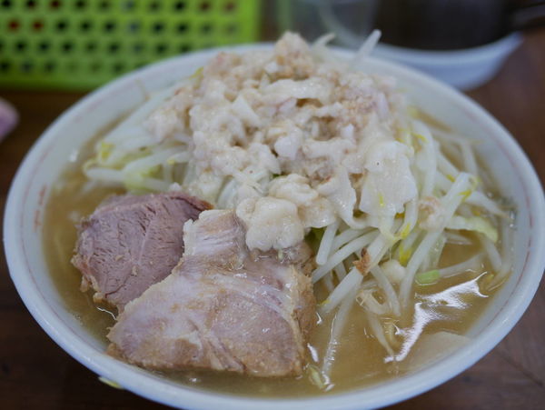 「小 麺硬め ヤサイ＋脂」@ラーメン二郎 品川店の写真