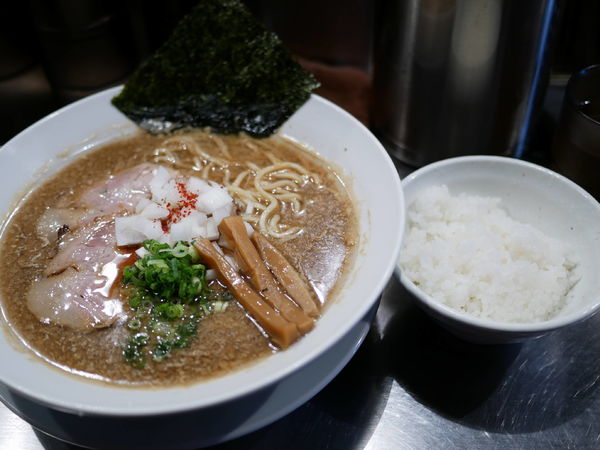 「背脂ジョニー＋小ライス」@麺屋 愛心 TOKYO 町屋店の写真