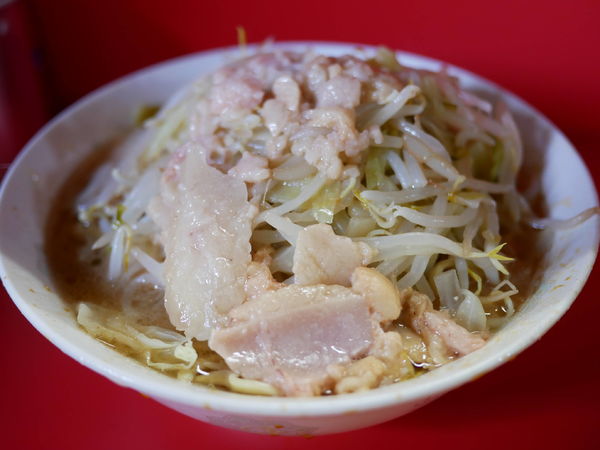 「小 麺硬め アブラ＋カラメ」@ラーメン二郎 三田本店の写真