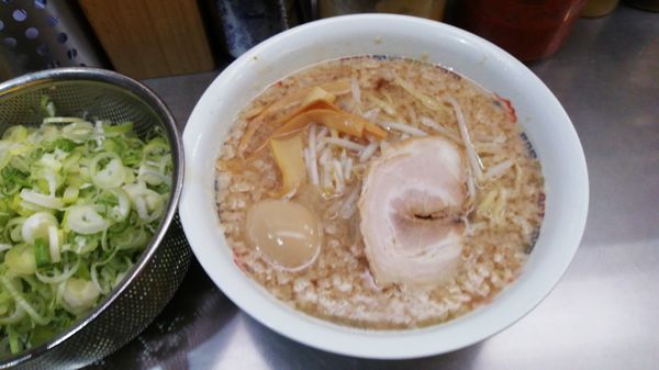 「ラーメン(脂多め)¥850味付玉子¥100」@ホープ軒 千駄ヶ谷本店の写真