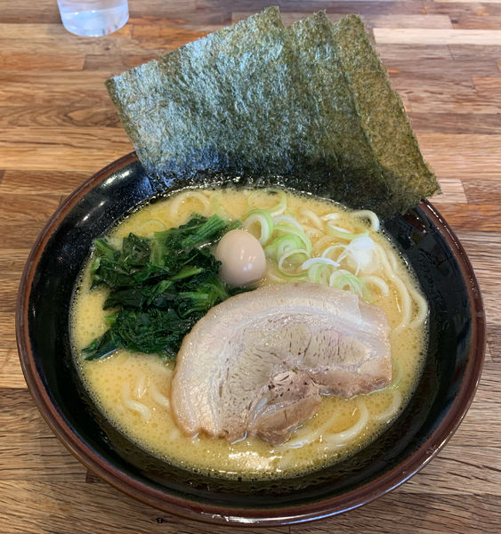 「醤油ラーメン+ネギチャ丼」@横浜家系ラーメン たくみ家 桜土浦インター店の写真
