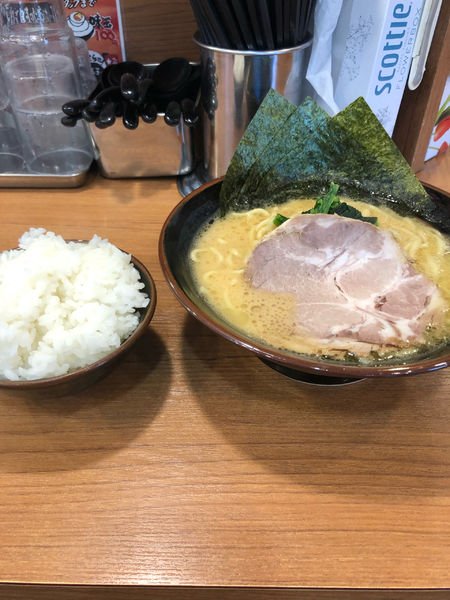 「ラーメン　750円」@横浜家系ラーメン まくり家 川崎店の写真