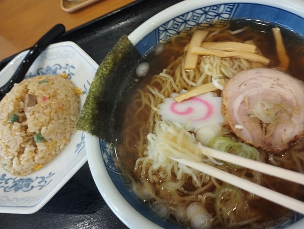 「セット(ラーメン＋半チャーハン)(時間により800)」@高砂食堂の写真