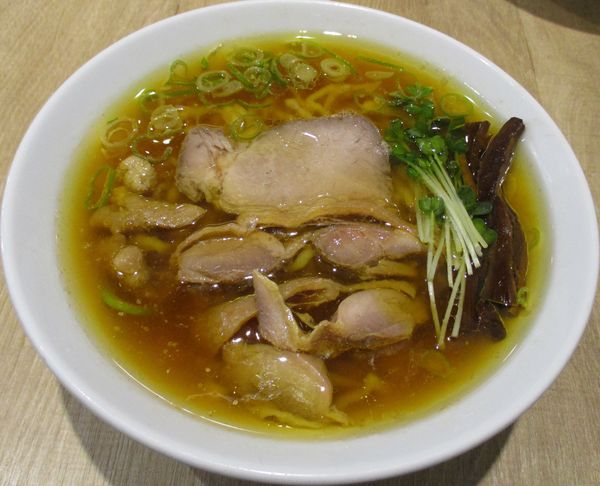 「親鶏中華そば（中太麺）860円」@手打 親鶏中華そば 綾川の写真