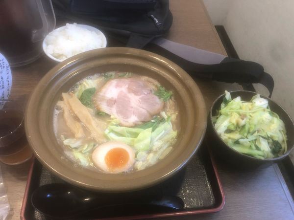 「豚骨塩　中盛　たっぷり野菜」@ラーメン猪太の写真