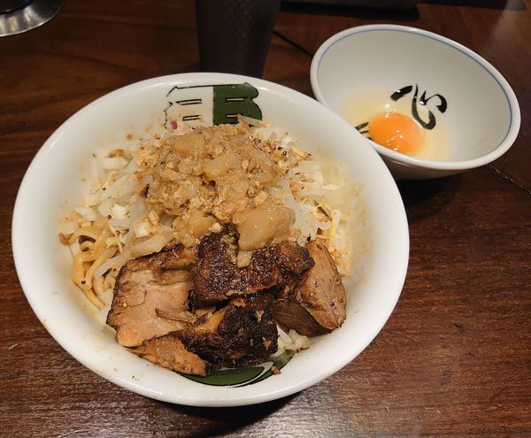 「汁無しそばミニ(920円)」@ラーメン 雷 東京本丸店の写真