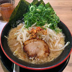 醤油豚骨（海苔、ネギトッピング）