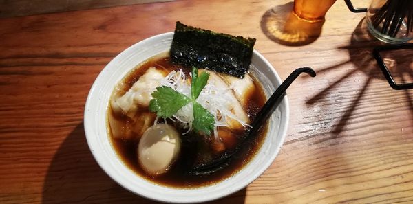 「特製醤油ラーメン1000円」@純手打ち 麺と未来の写真