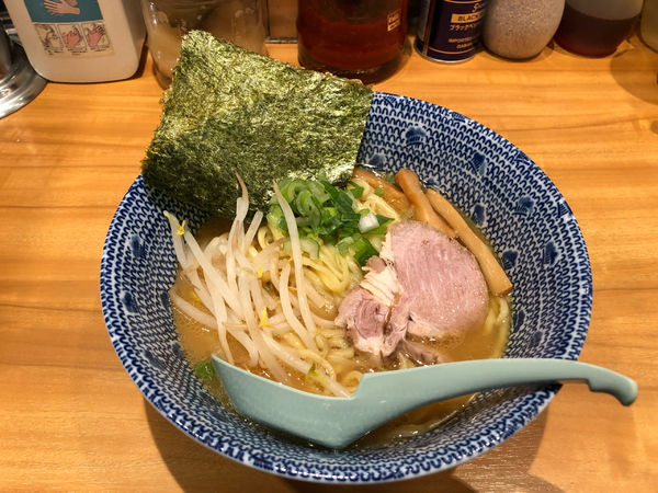 「特製煮干し豚骨ラーメン」@横浜家系ラーメン 中野家 東長崎店の写真