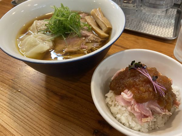 「肉わんたん醤油そば＋煮卵」@アメノオトの写真