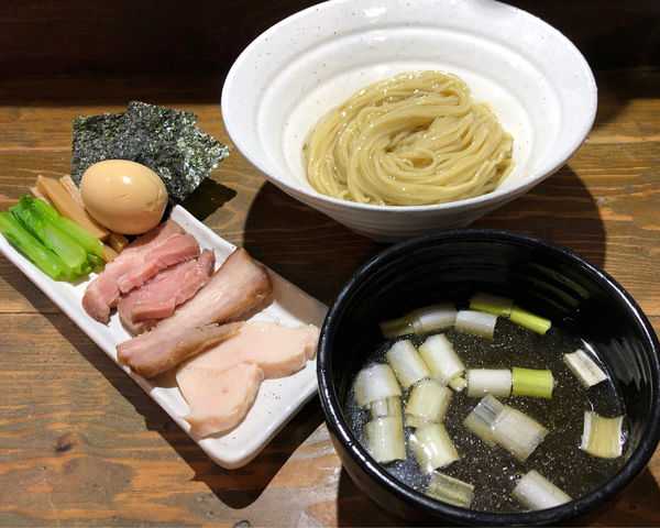 「【夏季限定】昆布水つけ麺（全部のせ.煮干し）」@ラーメン屋ジョンの写真