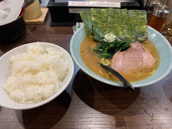 「らーめん　ライス」@横浜家系らーめん侍 渋谷本店の写真