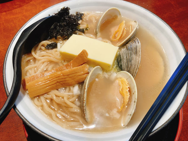 「限定 白ハマグリ蕎麦 中盛」@節系とんこつらぁ麺 おもとの写真