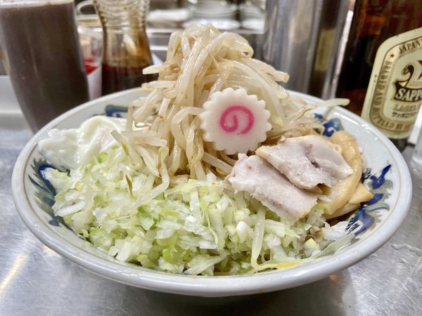 「サッポロ赤星＋チャシュー皿半熟玉子→油そば＋竹の子＋もやし他」@中華そば みたかの写真