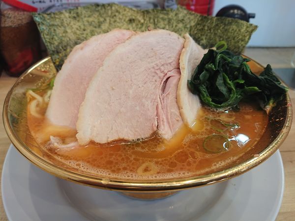 「裏むさチャーシューもも＋九条ネギ」@横浜ラーメン 裏武蔵家 西千葉本店の写真