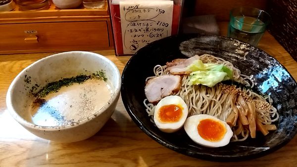 「みそつけ麺【ﾌﾞﾗｯｸﾍﾟｯﾊﾟｰ麺選択】（８００円）」@麺処 あずきの写真