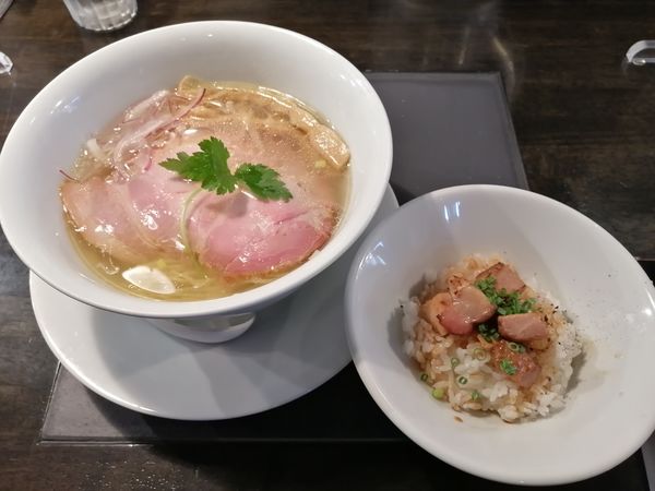 「地鶏丹波黒どり塩らぁめん　880円　肉めし150円」@KaneKitchen Noodlesの写真